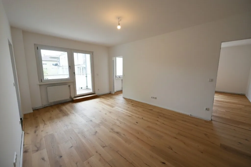 Neu sanierte, moderne Wohnung mit sonnigen Balkon - Widok 3