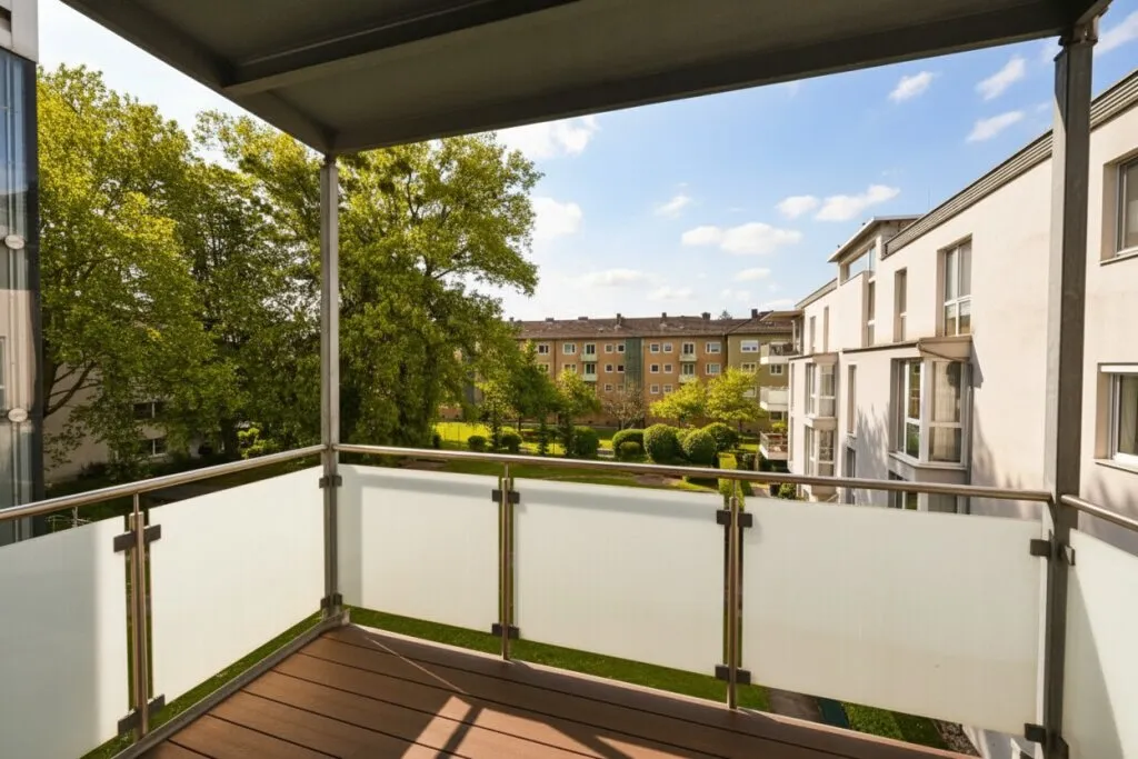 Neu sanierte, moderne Wohnung mit sonnigen Balkon - Widok 2