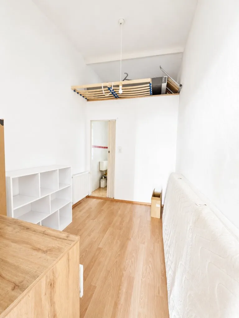 Klassischer Wiener Altbau trifft zentrale Lage - Wohnung mit Charme & Gestaltungsspielraum - Ansicht 2
