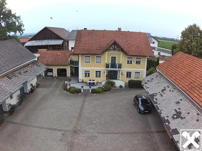 9-Zimmer-Haus kaufen in Braunau am Inn – 251,8 m², € 790.000 – Bild 2 von 12