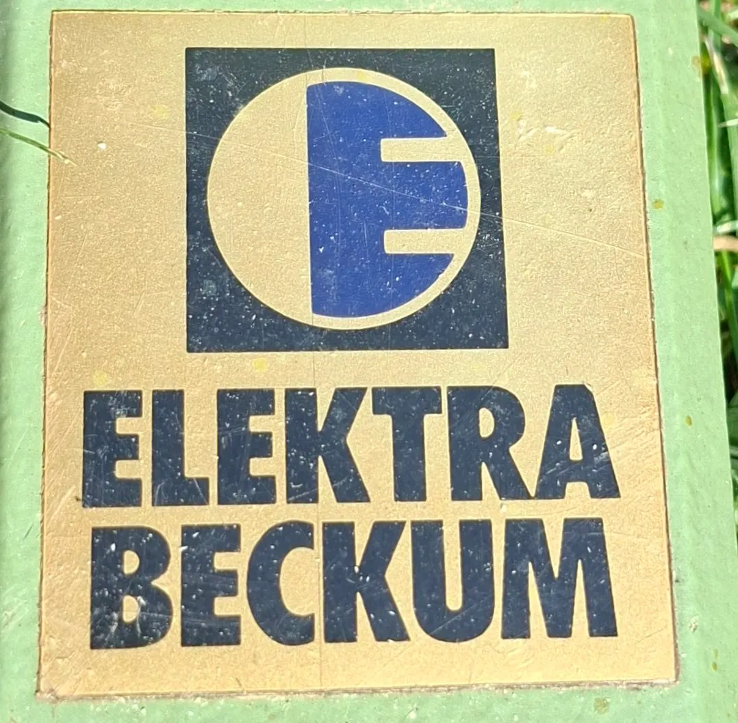 2 Stück Elektra Beckum HG 260 mit 4 Bohrungen 260x25x3mm HSS Qualität 2 Stück Elektra Beckum HG 260 mit 4 Bohrungen 260x25x3mm HSS Qualität