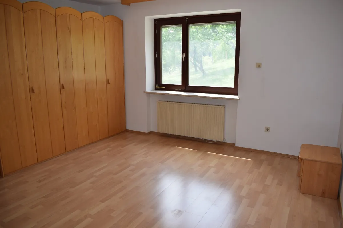 Schöne große Wohnung in ruhiger Lage mit Garage und Garten in Atzbach - Ansicht 3