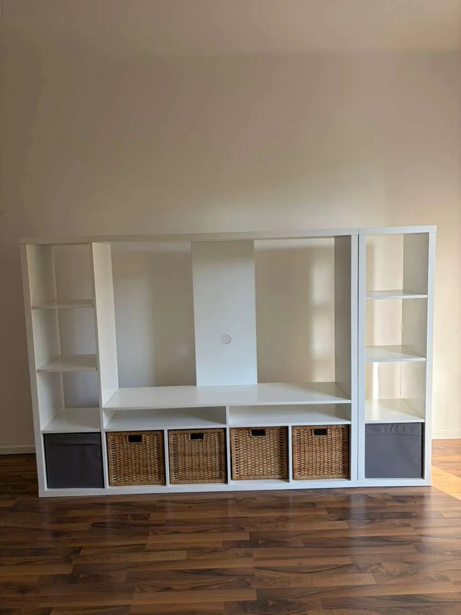 IKEA KALLAX TV-Regal zu verschenken (inkl. Körbe & Zusatz-Element), € 0,- (5020 Salzburg)