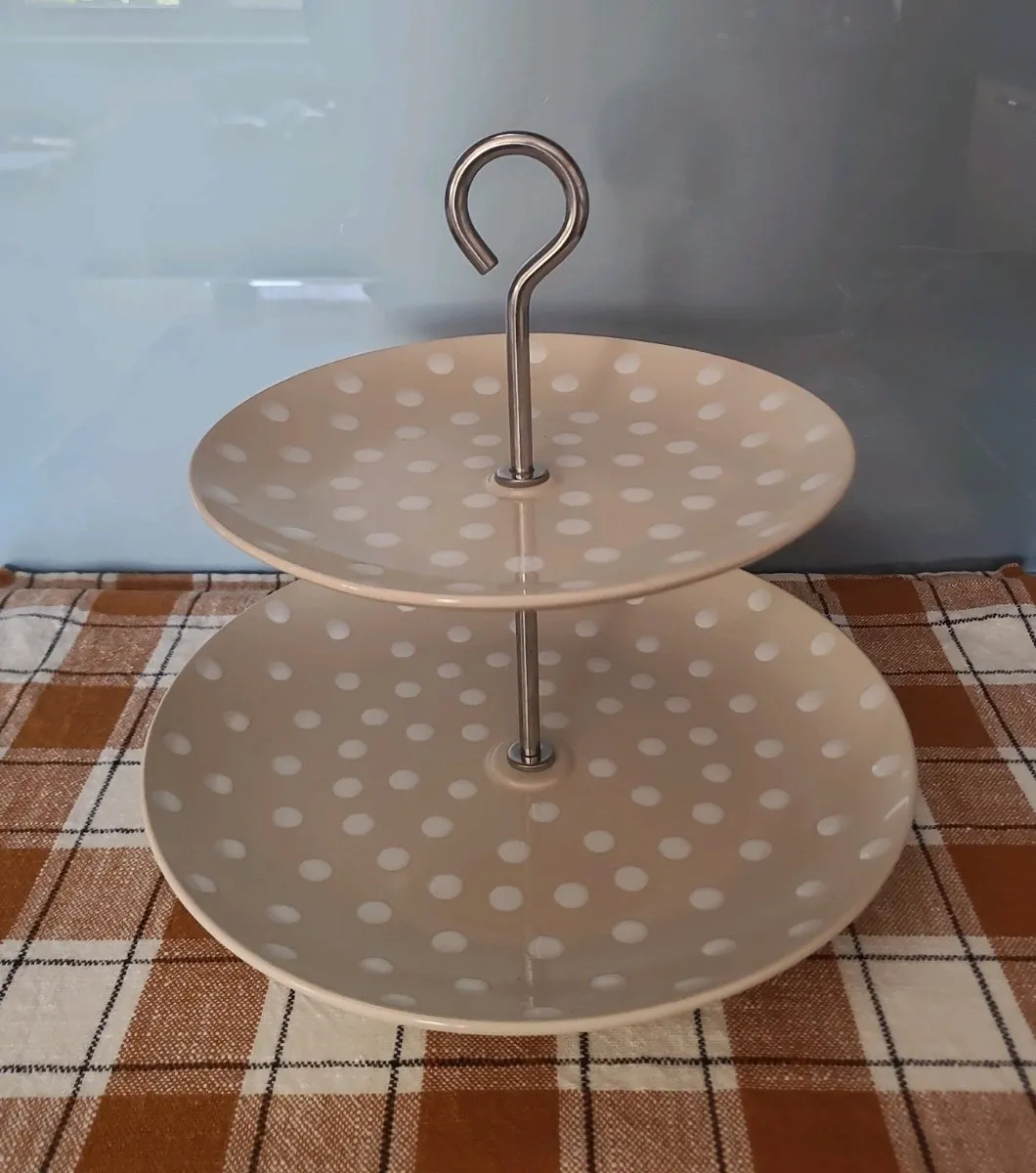 IKEA Garnera Polka Dot Etagere beige weiß, € 12,- (2193 Wilfersdorf)