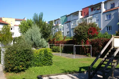 Traumwohnung im Grünen, ruhig und doch zentral, tolle Aufteilung, hochwertig saniert, hell und sonnig; 1A-Infrastruktur! Prov. frei!, photo 1
