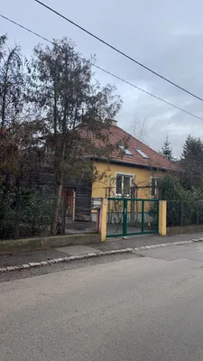 Haus mieten in Bruck an der Leitha – 180 m², € 2.000 – Bild 1 von 6