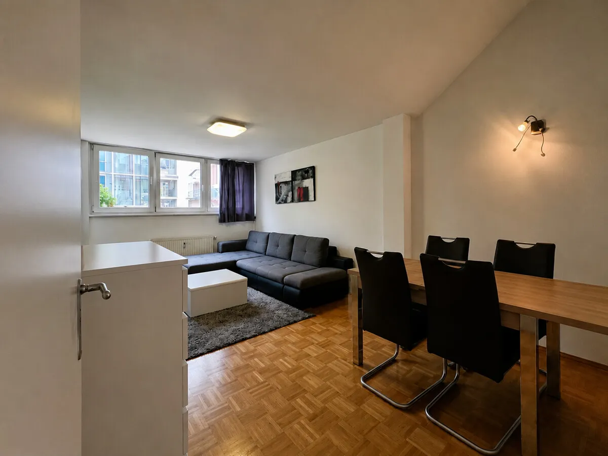 Ruhige 2-Zimmer-Mietwohnung mit Terrasse direkt im Grazer Zentrum! – pohled 3