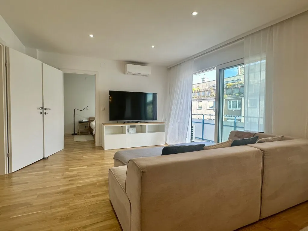 PROVISIONSFREI | Generalsanierte 2-Zimmer-Wohnung mit Sonnenbalkon, Klimaanlage & Lift - Ansicht 2