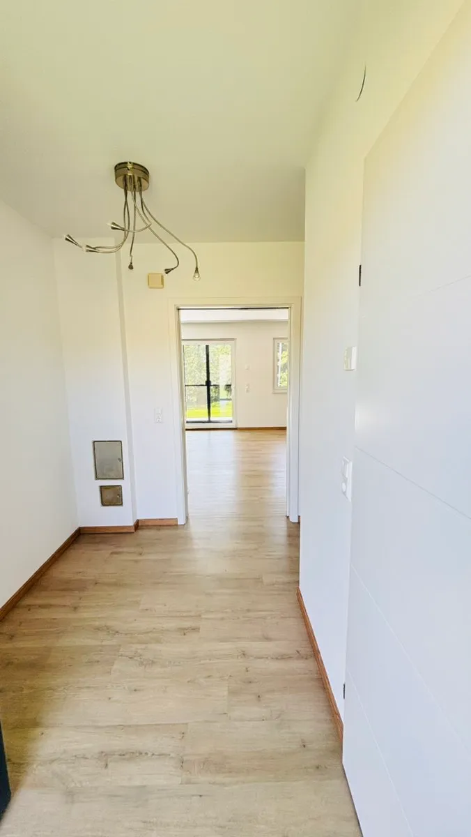 Moderner Bungalow mit großem Grundstück & Terrasse - bezugsfertig in Weibern – pohled 3