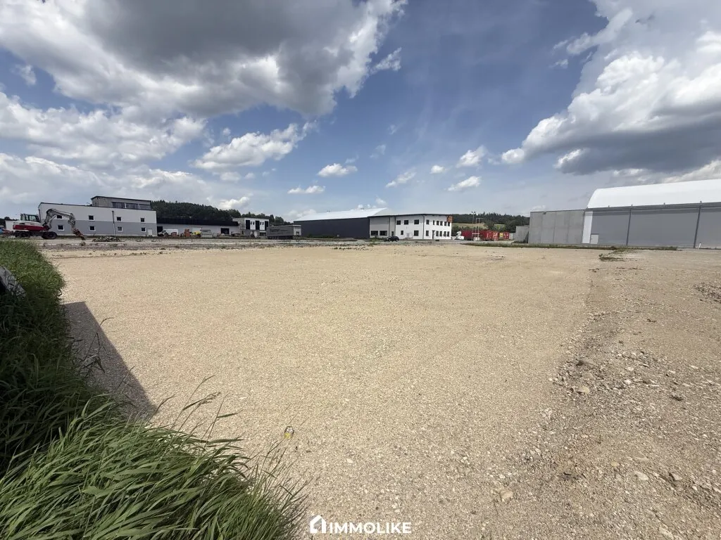 Vielseitiger Betriebsbaugrund mit 1.500 m² in Zipf - aufbereitete Fläche & flexible Miet-/Pachdauer - Ansicht 2