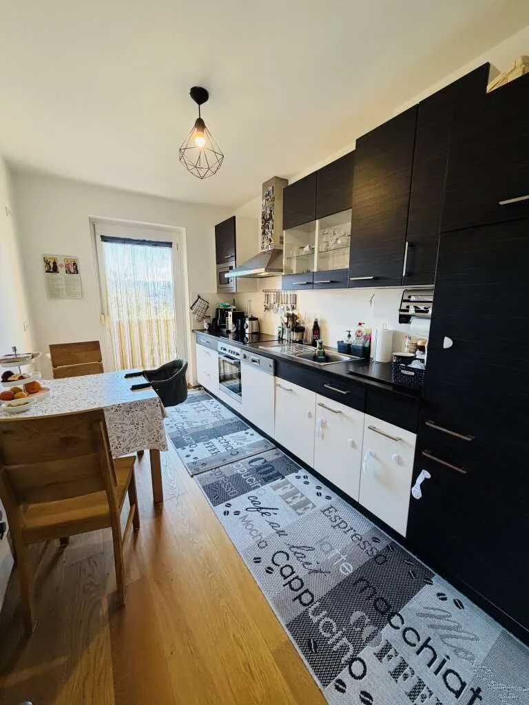Großzügige 4-Zimmer-Wohnung mit 113 m², zwei Loggien und Garage - Ansicht 2