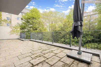Generalsanierte, klimatisierte 4-Zimmer-Wohnung mit 30,28m² Terrasse und Grünblick – Bild 2
