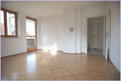 Helle 2 Zimmer Wohnung in ruhiger Lage, EG mit Gartenbenützung, 1 SZ, Parkplatz, Terrasse, Keller., photo 2