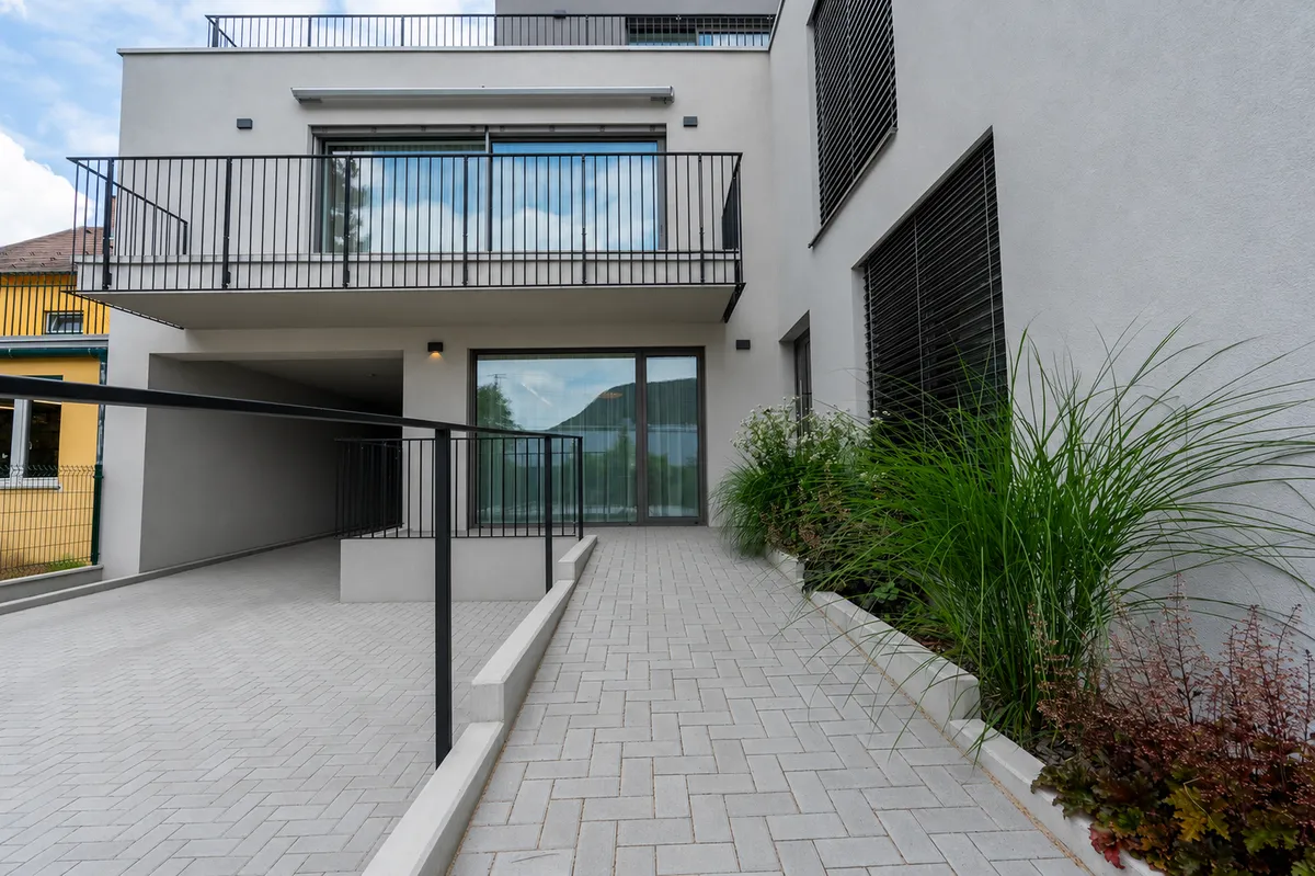 Wir bieten Ihnen eine großzügige 3-Zimmer-Wohnung in einem Neubau in der beliebten Wohngegend Hainburg an der Donau zur Miete an. - Widok 2