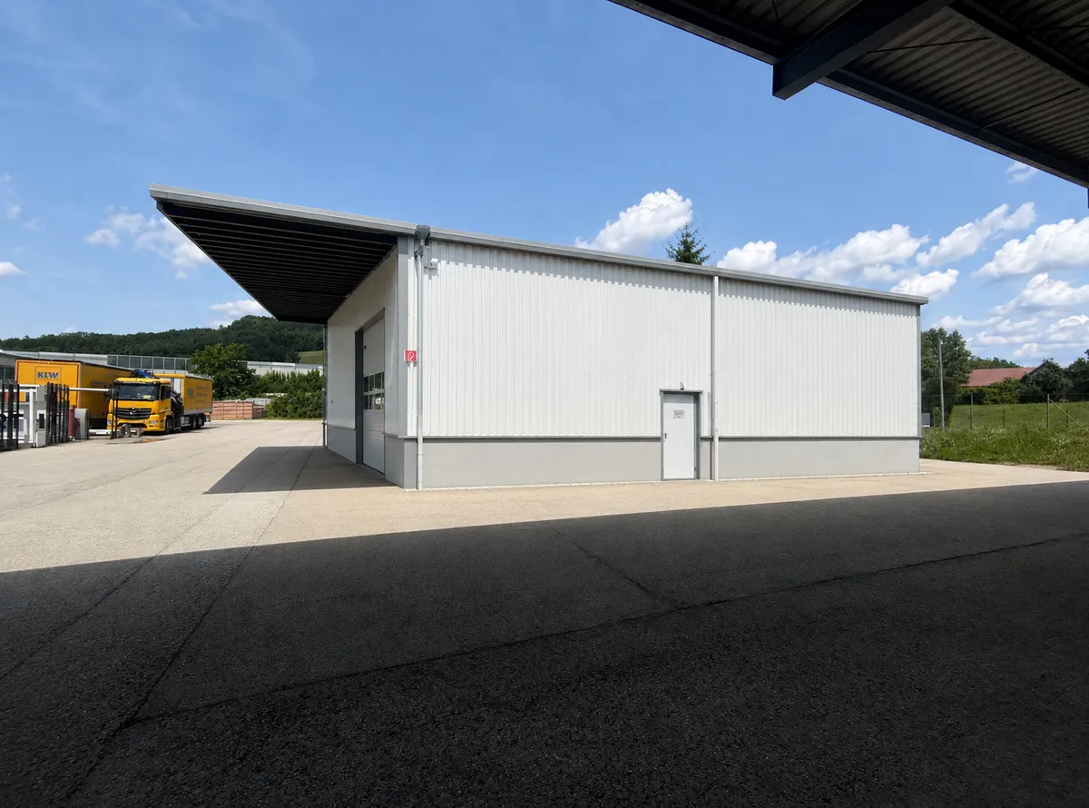 Lager/ Auslieferungshalle direkt neben A1 zu mieten / Expedit 280 m² + Zelthalle 101 m² - Ansicht 3