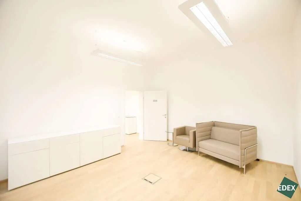 Moderne Bürofläche in der Galleria 1030 – pohled 3