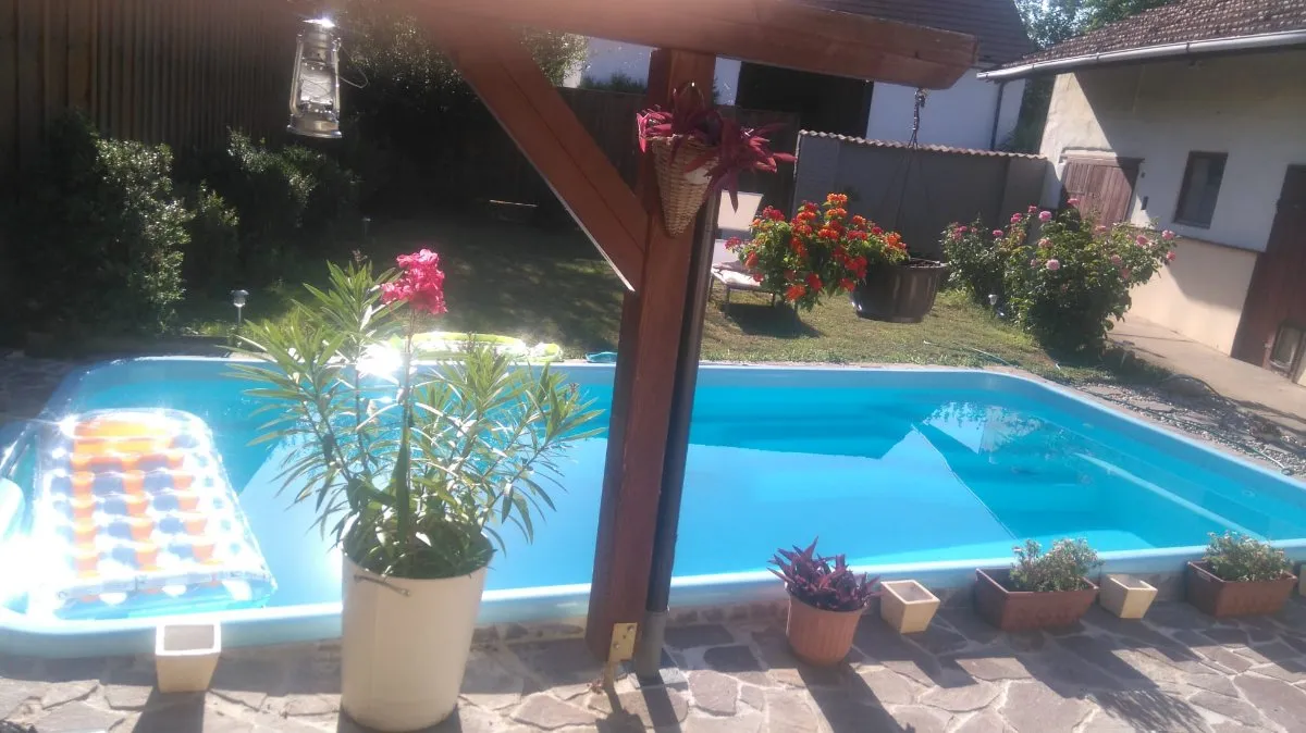 Haus mit Pool - Ansicht 2