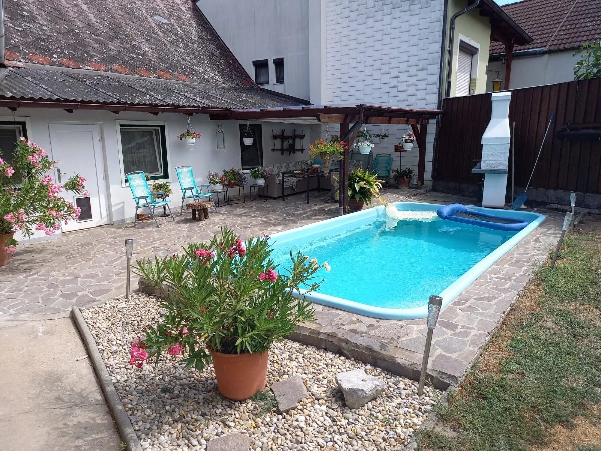 Haus mit Pool - Ansicht 3