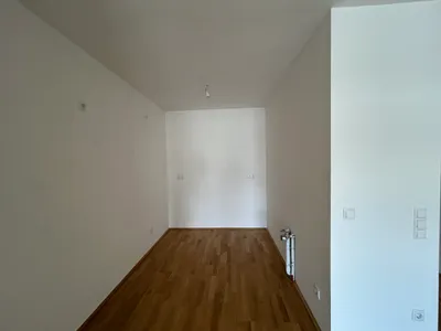Geräumige 2-Zimmer-Wohnung im 10.OG. – Bild 3