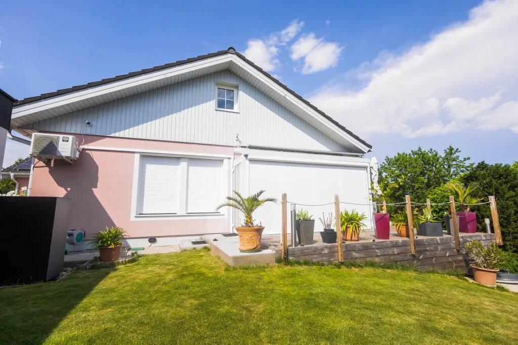 Großzügiges Traum - Haus in Fürstenfeld mit Wunderschönen Garten, Badeteich & vieles mehr - Ansicht 3