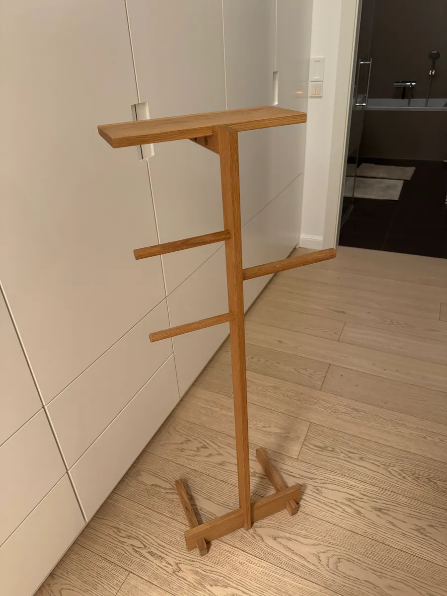 Tidyboy Berlin - Stummer Diener aus Eiche / Kleiderständer, € 120,- (1010 Wien)