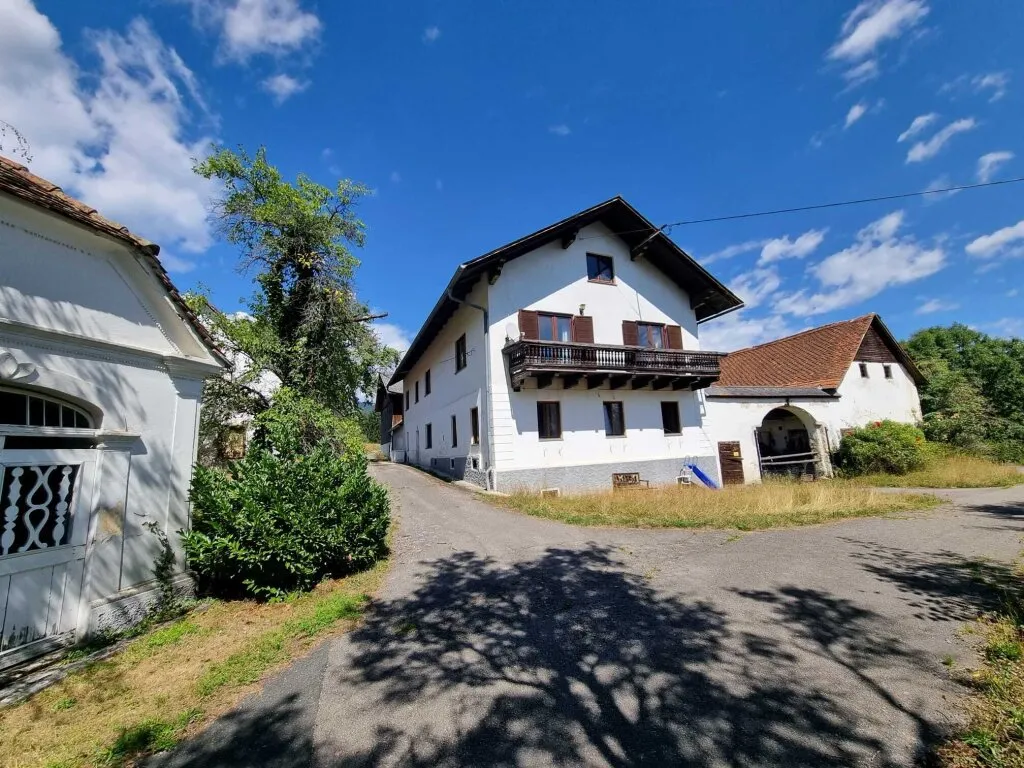 VERLASSENSCHAFTSVERKAUF - sanierungsbedürtiges, landwirtschaftliches Anwesen mit ca. 31 Hektar, Mehrfamilienhaus & eigener Kapelle in 8225 Pöllau - Ansicht 2