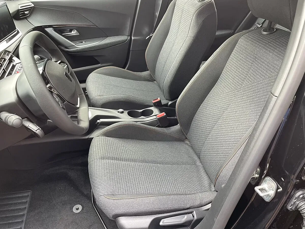 Peugeot 2008 1.2 PureTech 100 PS – Bild 8