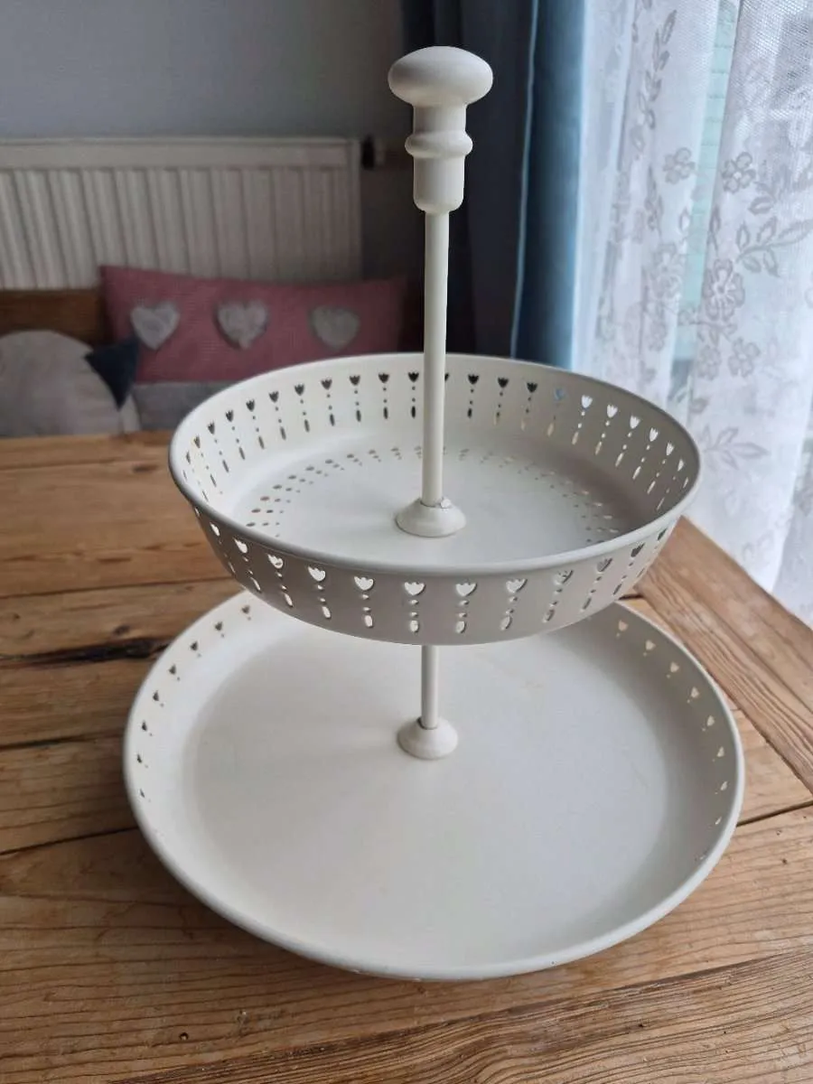 IKEA GARNERA Etagere weiß - 2 Ebenen, € 6,- (3331 Kematen)