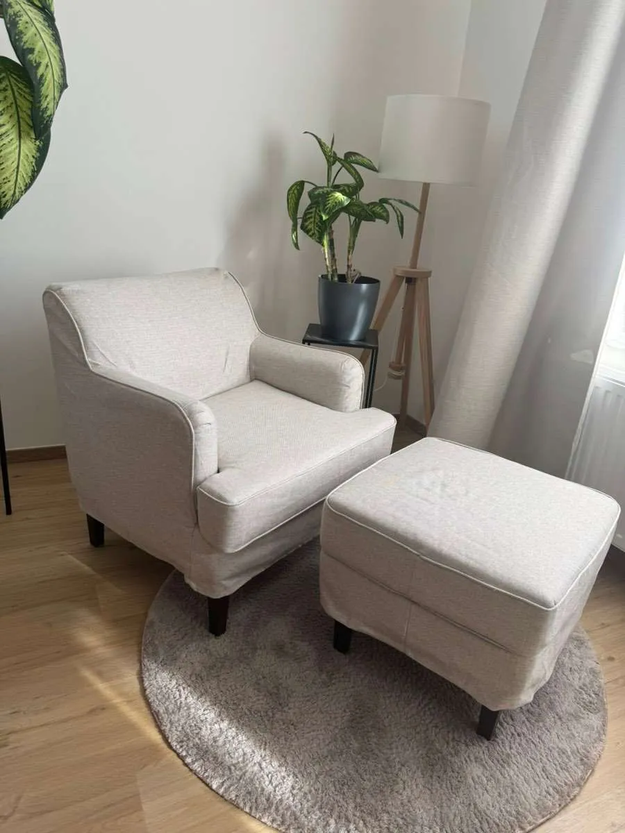Ikea Sessel mit Hocker - Rocksjön, € 165,- (2700 Wiener Neustadt)