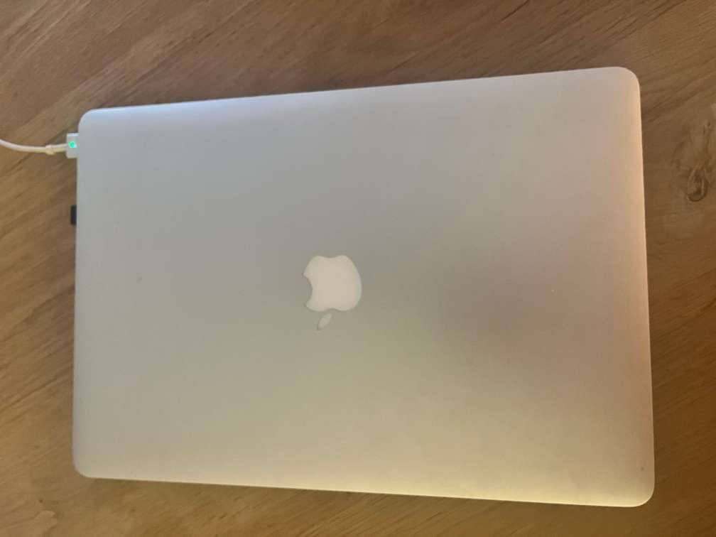 (reserviert)MacBookPro15"(Mid2014)-funktioniert,mitMängeln