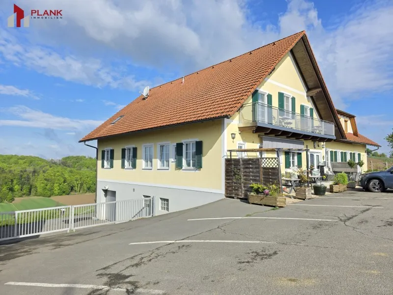 Sehr bekannter Heuriger mit Gästehaus in traumhafter Höhenlage nahe der Therme Loipersdorf!