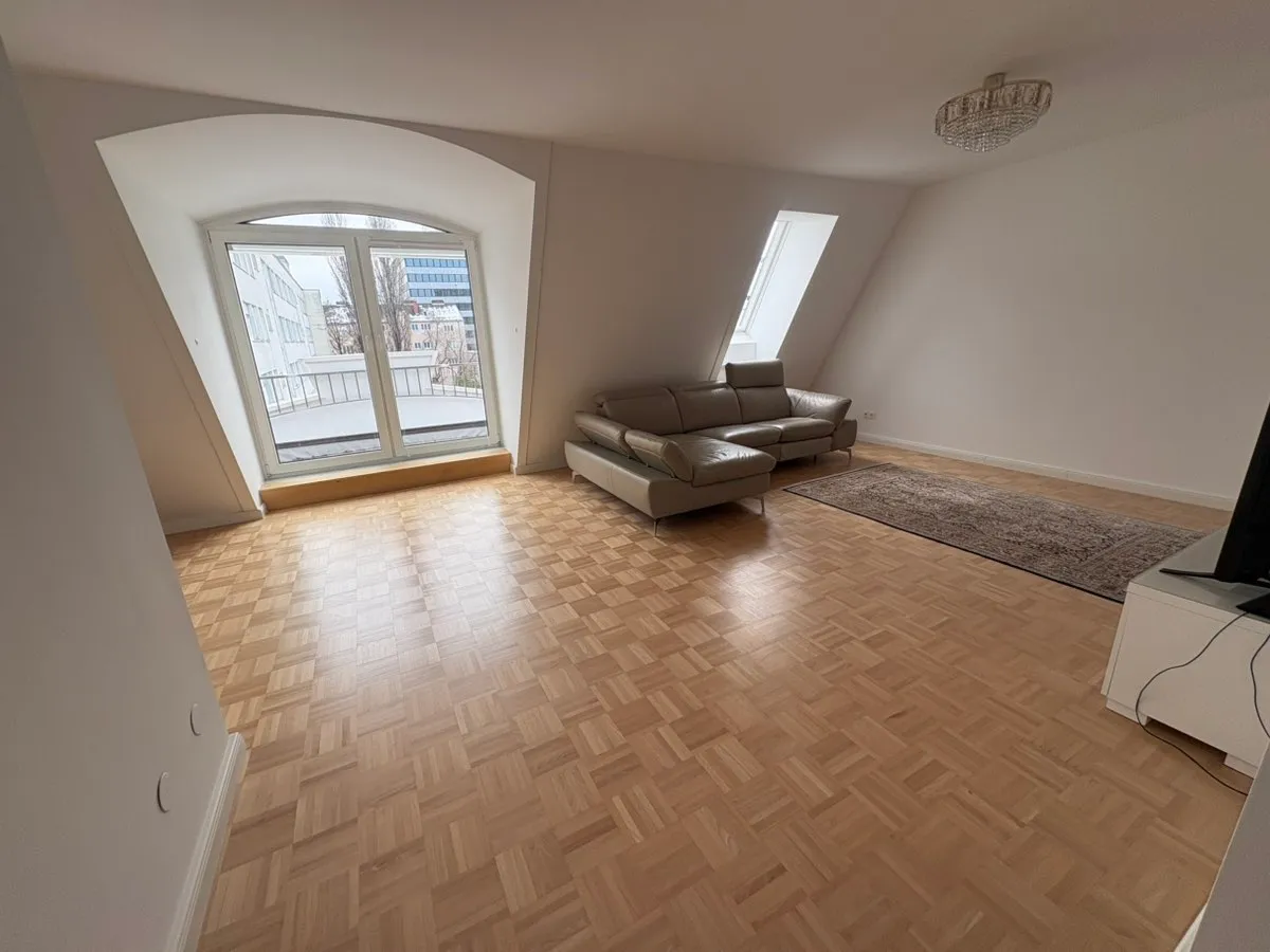 Dachgeschosswohnung mit Balkon und Dom-Blick in bester Innenstadtlage - Ansicht 3
