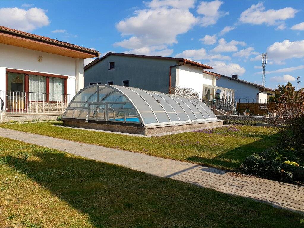 Edler Bungalow mit Swimmingpool zu verkaufen! - Ansicht 2