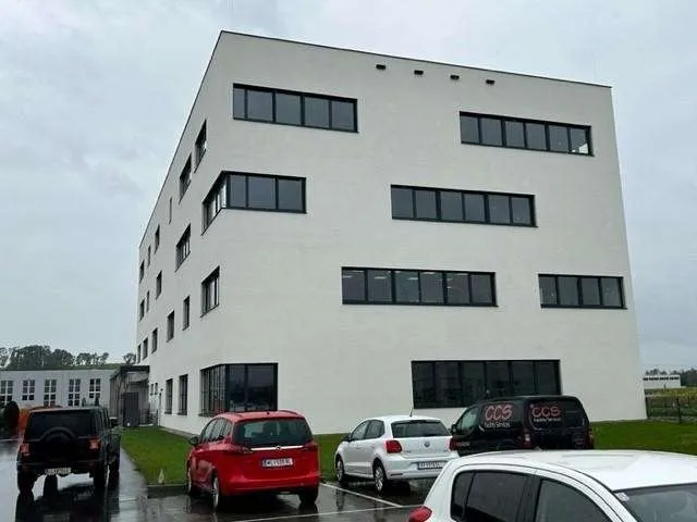 Helles, freundliches Büro, Erstbezug-Autobahnnähe 264 m² im 1. Stock und 300 m² im 3. Stock verfügbar - Ansicht 3