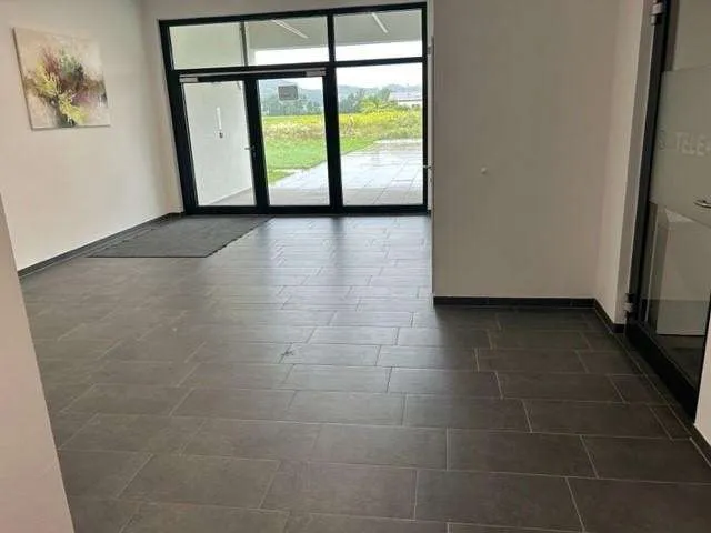 Helles, freundliches Büro, Erstbezug-Autobahnnähe 264 m² im 1. Stock und 300 m² im 3. Stock verfügbar - Ansicht 2
