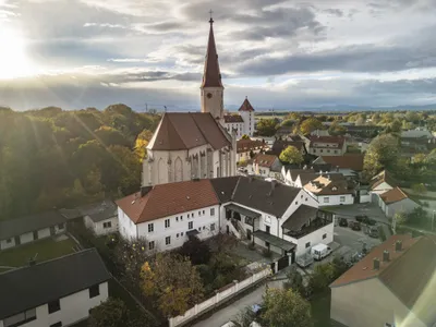 10-Zimmer-Immobilie kaufen in Wiener Neustadt Land – 380 m², € 799.000 – Bild 1 von 28