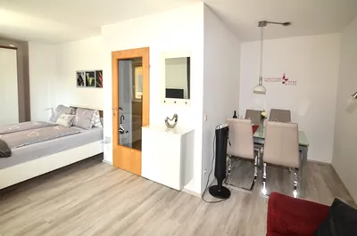 Helle Single Wohnung mit Balkon in den Innenhof von privat zu mieten. – Bild 3