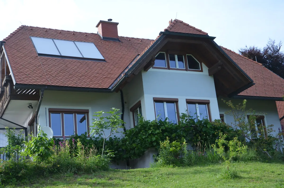 Sonniges Refugium mit Weitblick: Modernisiertes Landhaus mit Einliegerwohnung nahe Bad Schwanberg – pohled 2