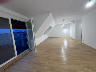Helle Dachgeschoß Wohnung mit Balkon direkt vom Eigentümer – Bild 3
