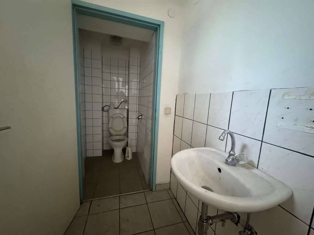Praktischer Lagerraum mit Altbauflair und zwei Schaufenster zur Michaeligasse - Ansicht 3