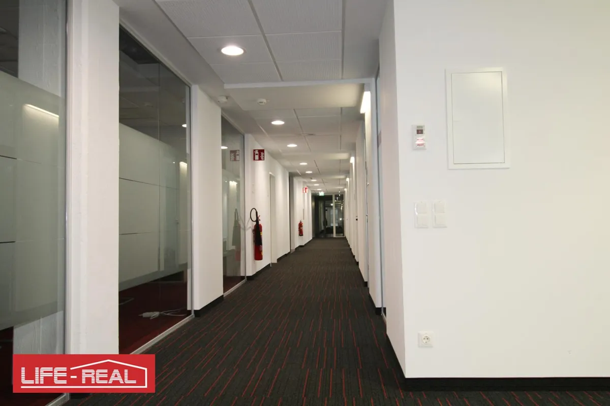 Exklusives Eckbüro mit Donau- und Pöstlingbergblick - Ansicht 2