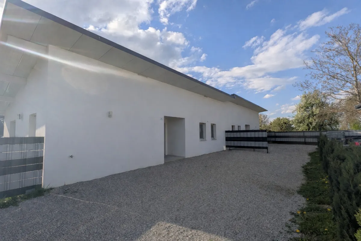 Bungalow Doppelhaushälfte mit 4 Schlafzimmern - Widok 2