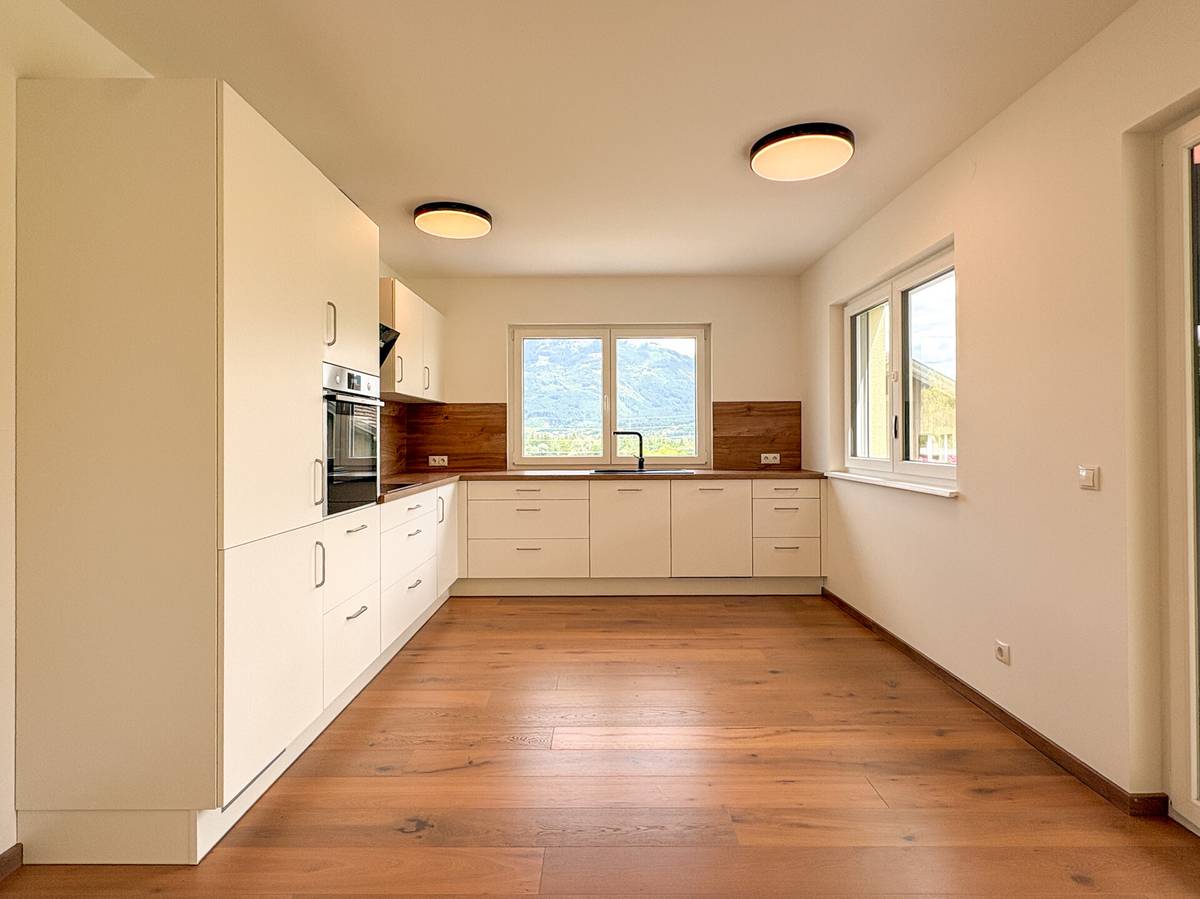 Tolles Einfamilienhaus in Hanglage mit Keller und Garage - Ansicht 2