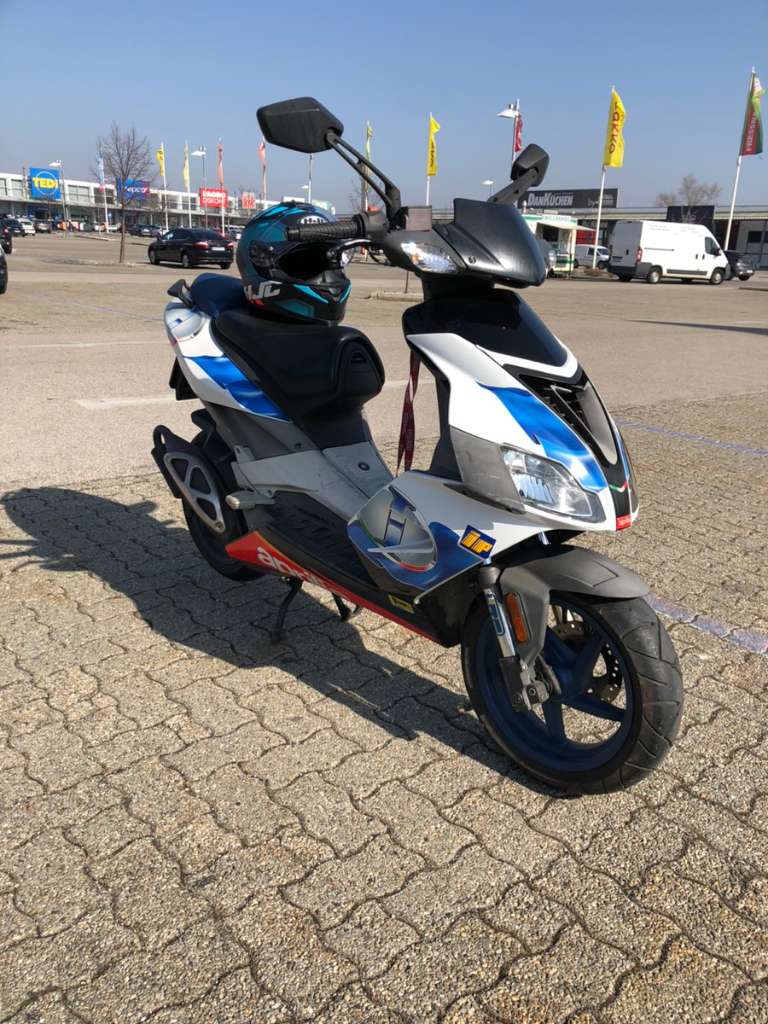 Authentic Verkaufe mein Aprilia sr 50