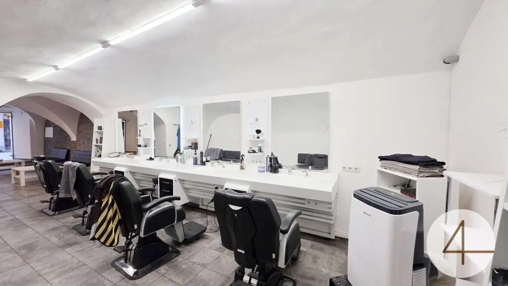 Friseurlokal Mitten in Krems – pohled 2