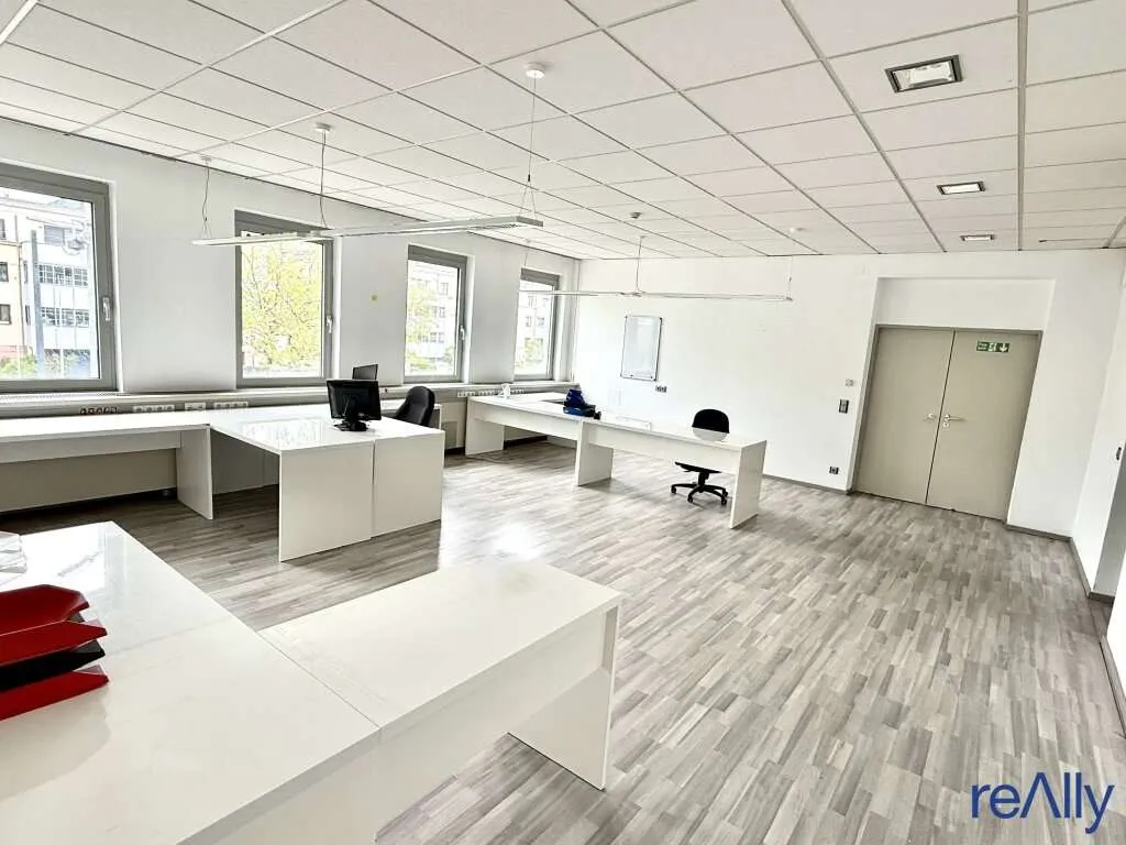 Modernes und helles Büro zum Vermieten – pohled 2