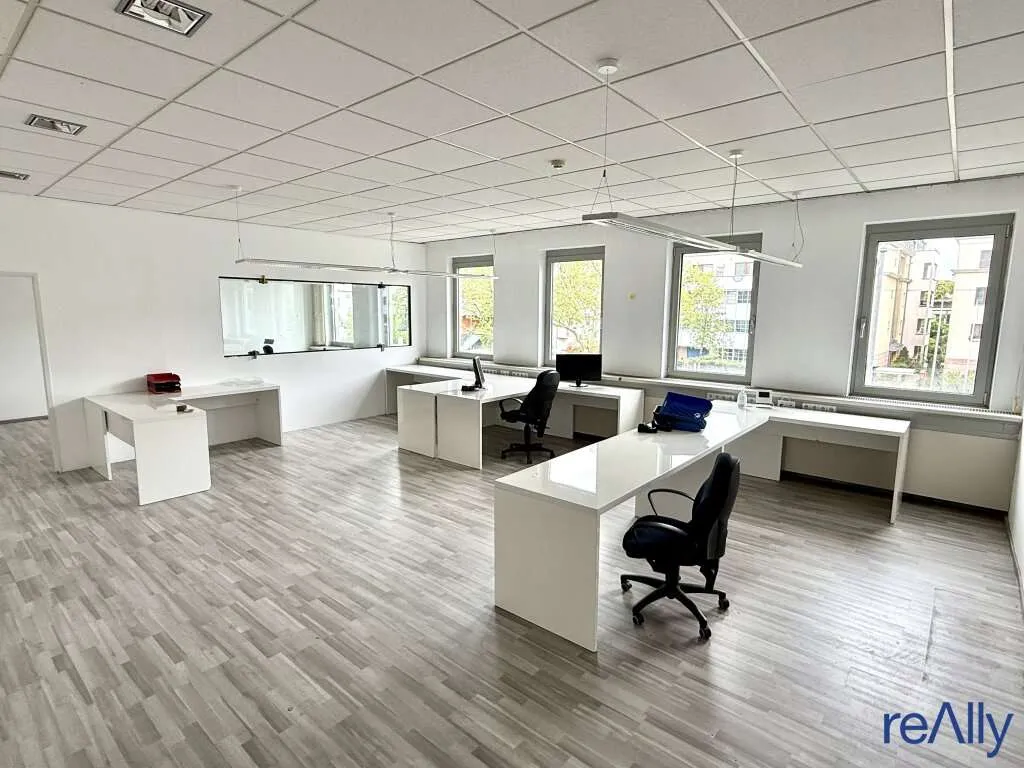Modernes und helles Büro zum Vermieten – pohled 3