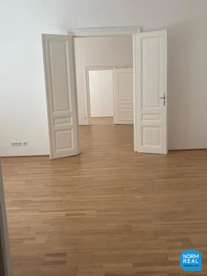 Elegante Altbauetage mit Klopfbalkon – Bild 3