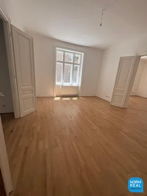Elegante Altbauetage mit Klopfbalkon – Bild 2