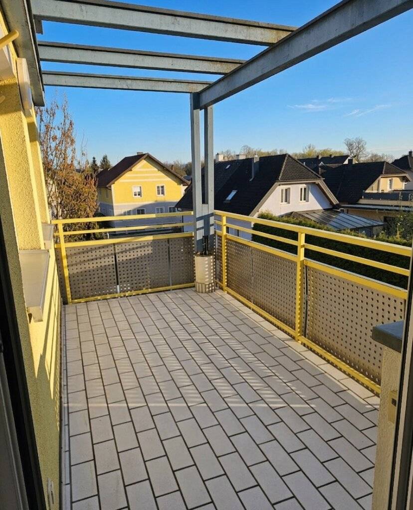 Herrliche 3-Zi-Wohnung in begehrter Top-Wohnlage mit Balkon & Tiefgaragenplatz in Amstetten - Ansicht 3